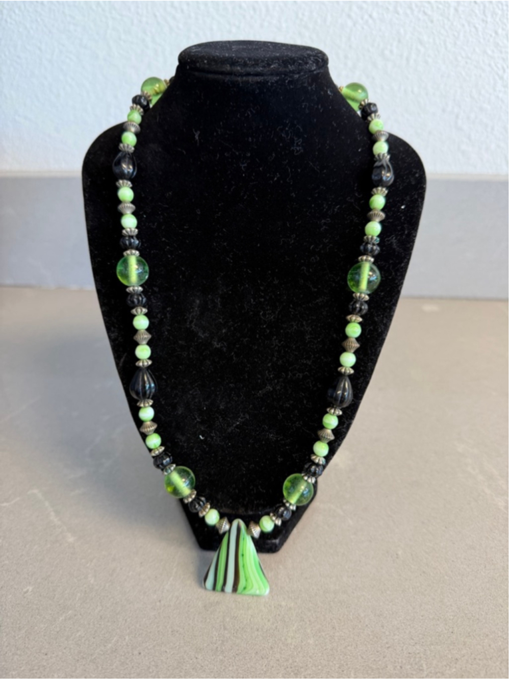 Vintage Art Glass Bead Necklace Green Black Lampwork Glass Pendant Statement